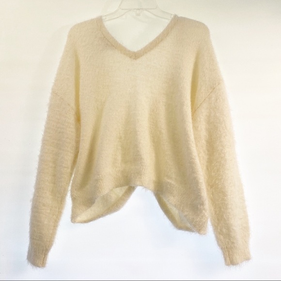 𝅺DEREK Heart Crop Fuzzy Sweater Large - Picture 3 of 4